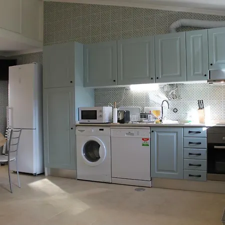 Alcantara, T2 Duplex Em Moradia Remodelada Дом отдыха *