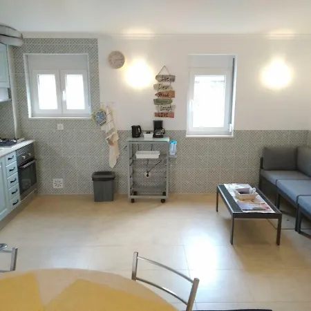 Дом отдыха Alcantara, T2 Duplex Em Moradia Remodelada *