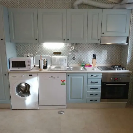 Alcantara, T2 Duplex Em Moradia Remodelada * Lisboa