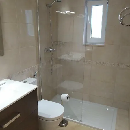 Alcantara, T2 Duplex Em Moradia Remodelada 度假居 *