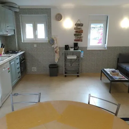 Alcantara, T2 Duplex Em Moradia Remodelada Lisboa
