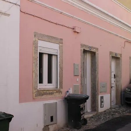 Alcantara, T2 Duplex Em Moradia Remodelada Lisboa