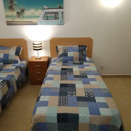 Alcantara, T2 Duplex Em Moradia Remodelada Lisboa