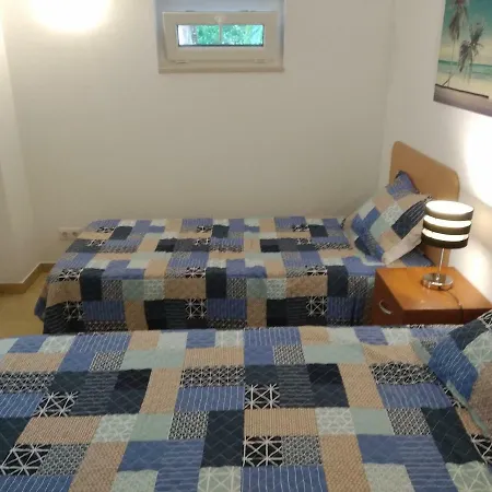 Alcantara, T2 Duplex Em Moradia Remodelada Lisboa